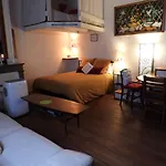 Le Miroir Aux Fees Bed & Breakfast