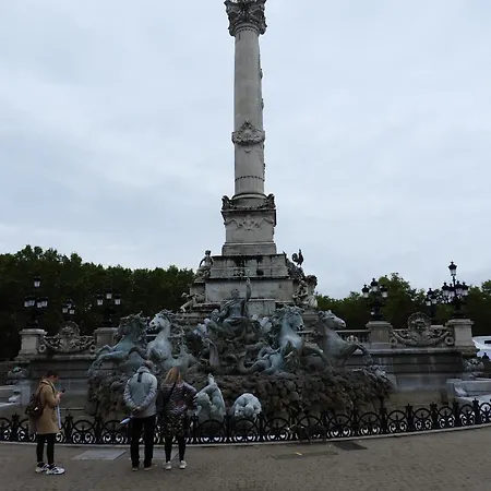 Le Miroir Aux Fées Burdeos
