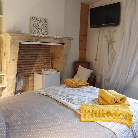 Le Miroir Aux Fées Bed & Breakfast