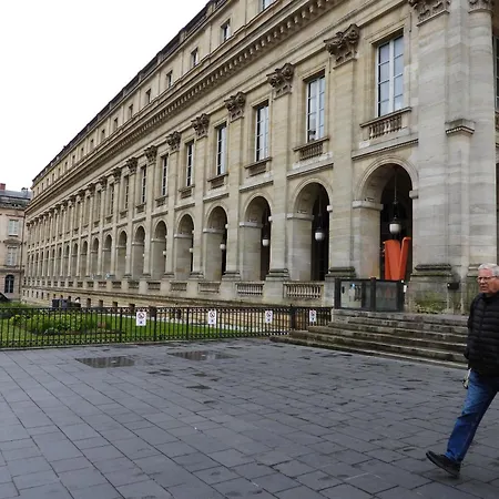 Bed & Breakfast Le Miroir Aux Fees Bordeaux