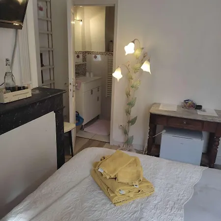 Nocleg ze śniadaniem Le Miroir Aux Fees 3*