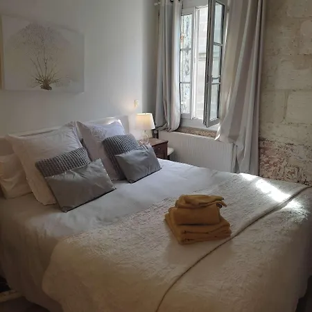 Nocleg ze śniadaniem Le Miroir Aux Fees 3*