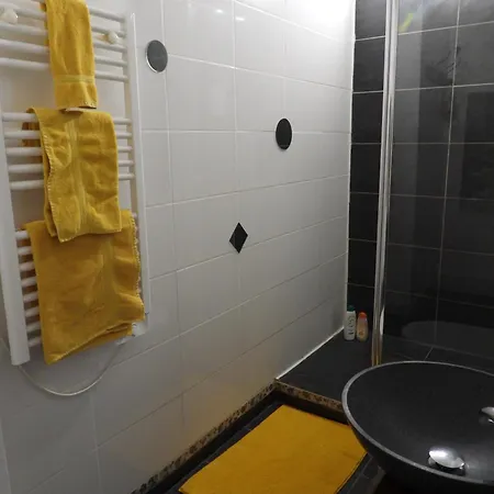 Nocleg ze śniadaniem Le Miroir Aux Fees 3*