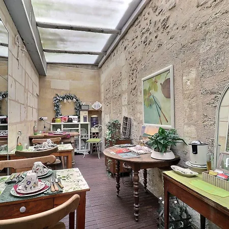 Le Miroir Aux Fees Bed & Breakfast 3*