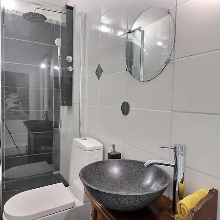 Le Miroir Aux Fees 3*