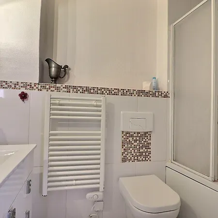 Le Miroir Aux Fees Bed & Breakfast