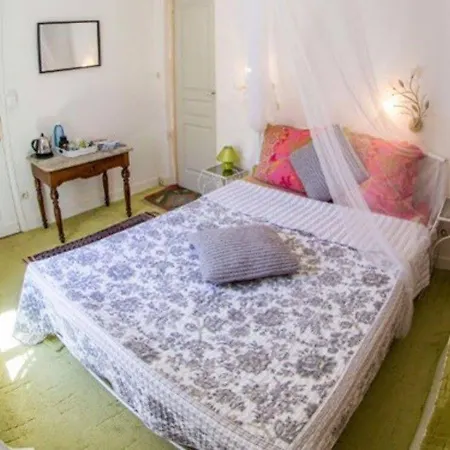 Nocleg ze śniadaniem Le Miroir Aux Fees 3*