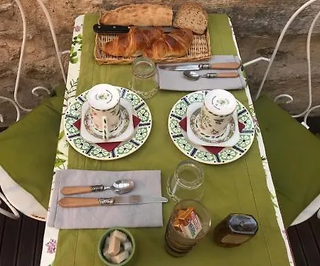 Le Miroir Aux Fées Bed & Breakfast
