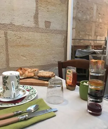 Le Miroir Aux Fées Bed & Breakfast