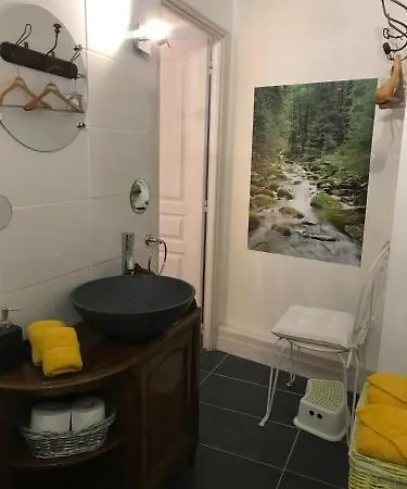 Le Miroir Aux Fees Bed & Breakfast