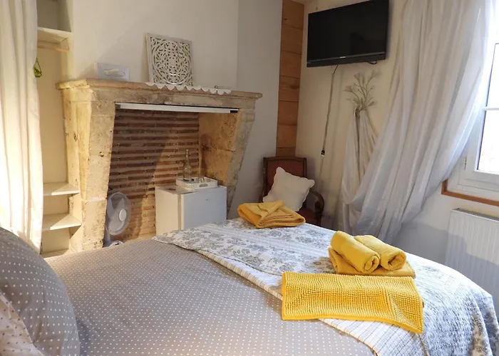 Le Miroir Aux Fees Bed and Breakfast