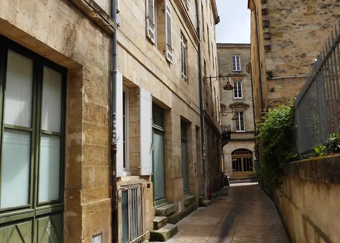 Le Miroir Aux Fees 3*