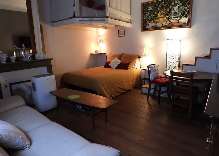 Le Miroir Aux Fees Bed & Breakfast