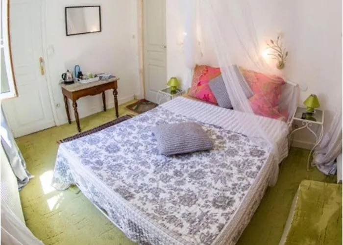 Bed & Breakfast Le Miroir Aux Fees 3*