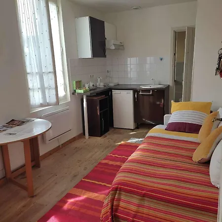 Le Miroir Aux Fees Panzió 3*