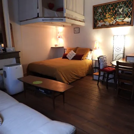 Le Miroir Aux Fees Panzió