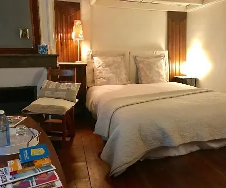 Le Miroir Aux Fées Bed & Breakfast 3*