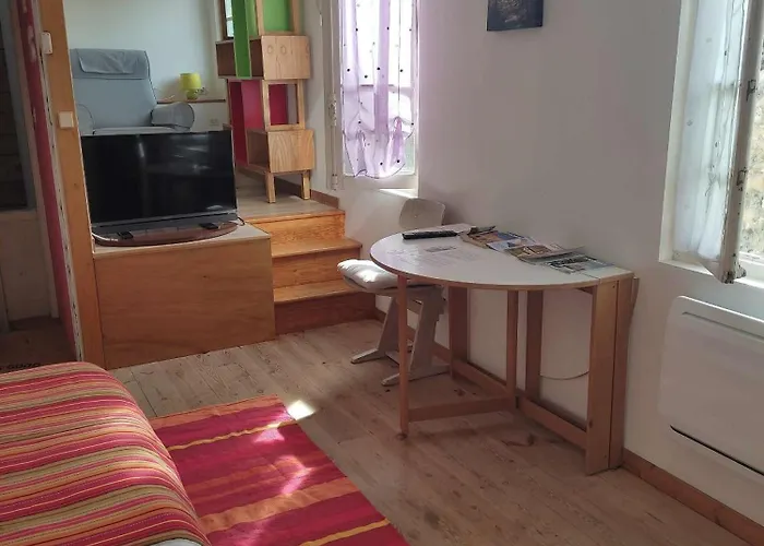 Le Miroir Aux Fees 3*